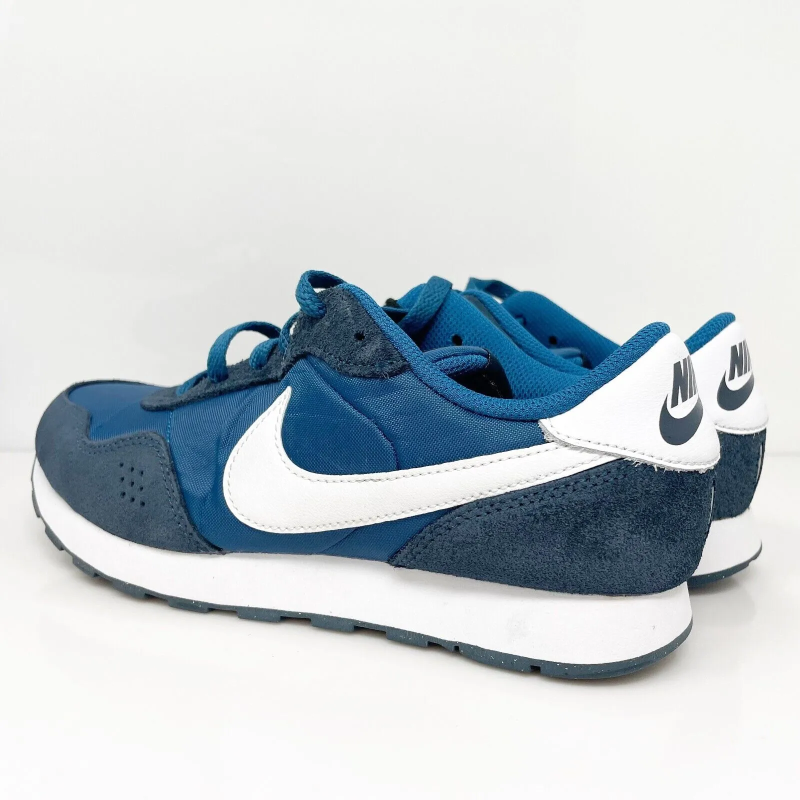 Nike Boys MD Valiant CN8558-405 Blue Casual Shoes Sneakers Size 6Y