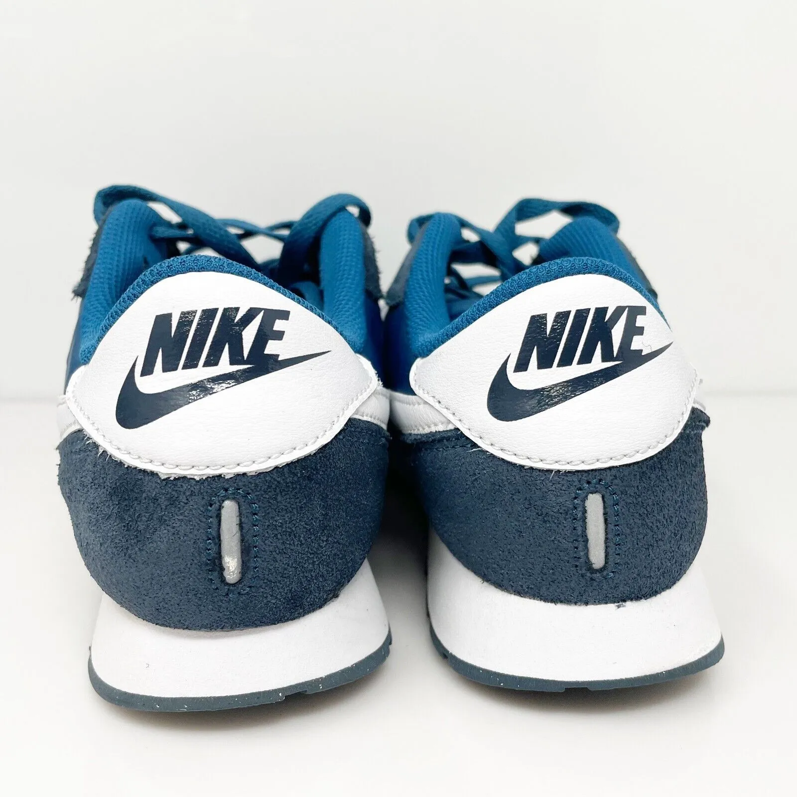 Nike Boys MD Valiant CN8558-405 Blue Casual Shoes Sneakers Size 6Y